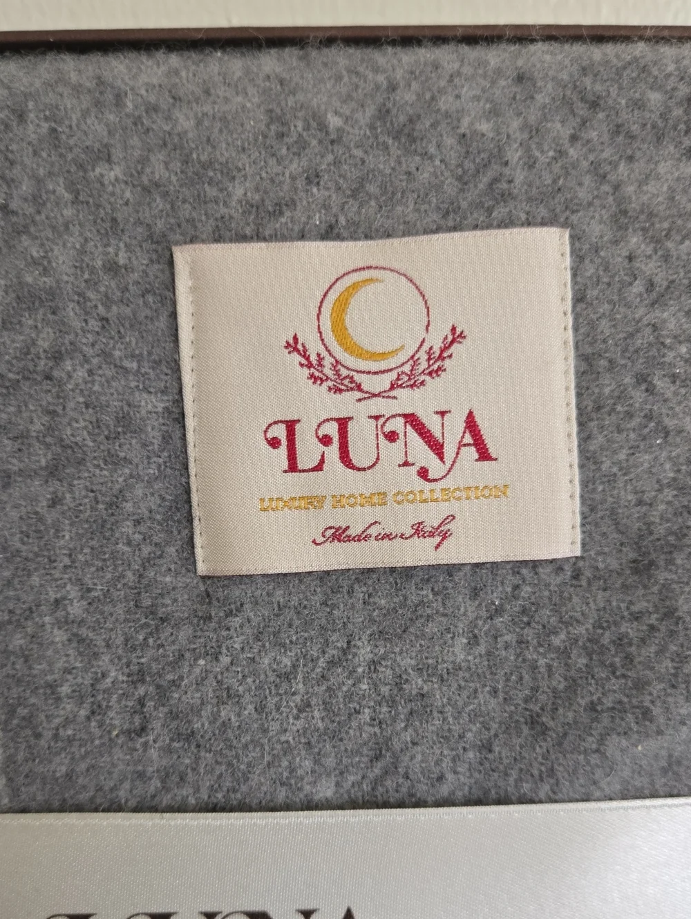 LUNA Made In Italy Luxury Cashmere Throw